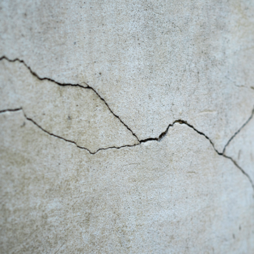 a crack in a concrete wall