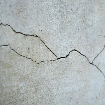 a crack in a concrete wall